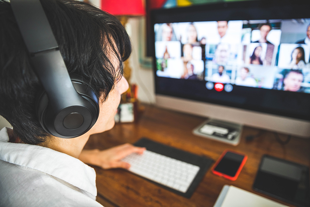 student on zoom meeting with headphones