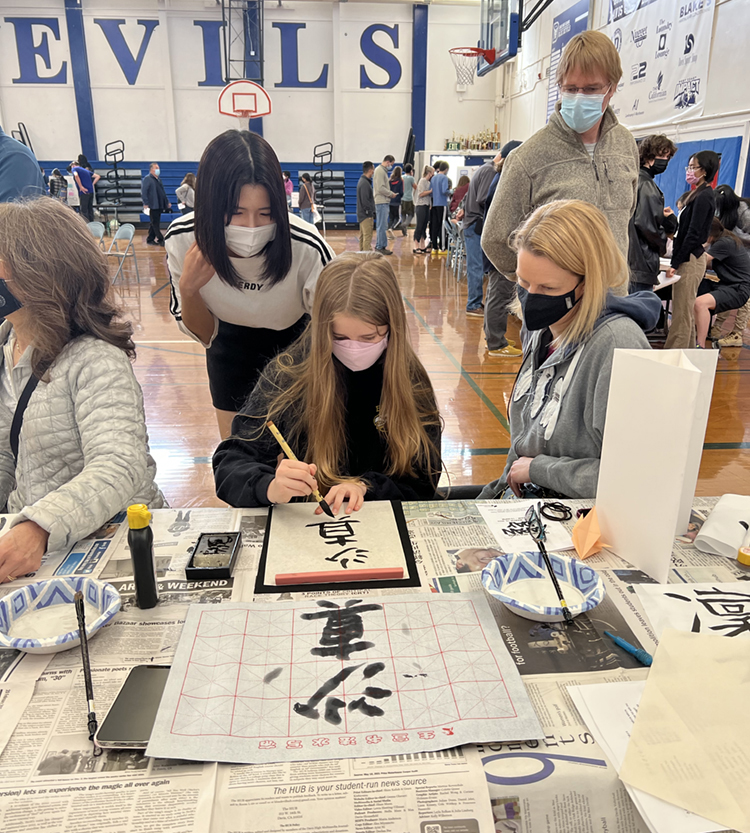 image of people doing Shu-ji (Calligraphy) 