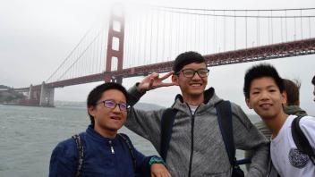 Students posing in front of the Golden Gate Bridge