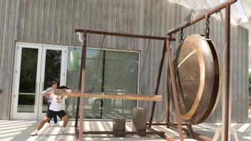 students at gong outside Manetti Shrem Museum