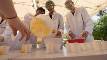 Nitrogen ice cream making at UC Davis Picnic Day