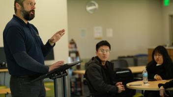 GSP staff gives a presentation to GSP students during orientation day