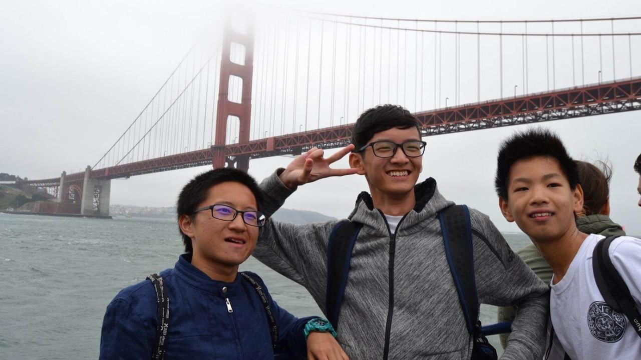 Students posing in front of the Golden Gate Bridge