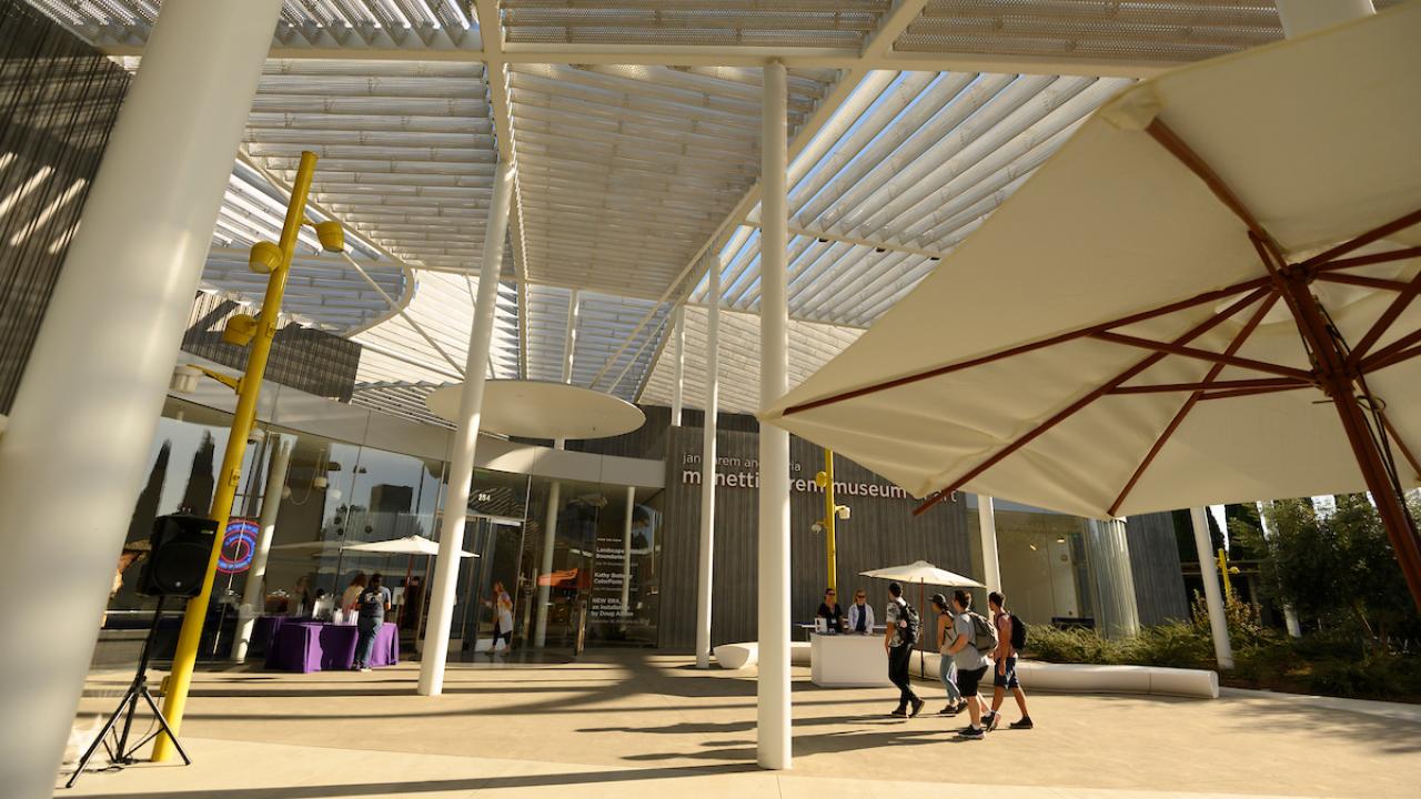 Students walking into the Manetti Shrem museum