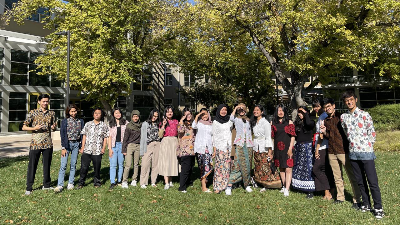 Indonesian students from IISMA outside UC Davis International Center