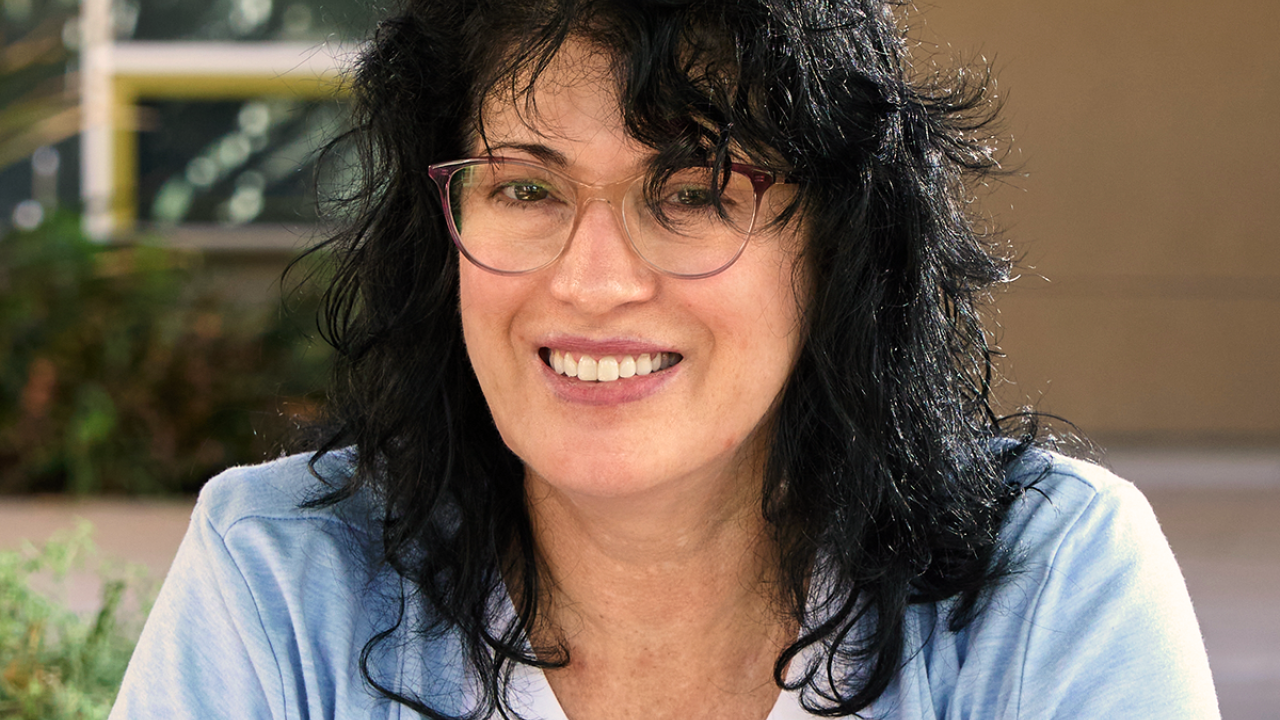 headshot of Lisa Whitaker