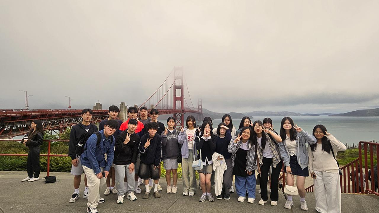 Group of 20 high school students from Sangju pose in front of the Golden Gate Bridge