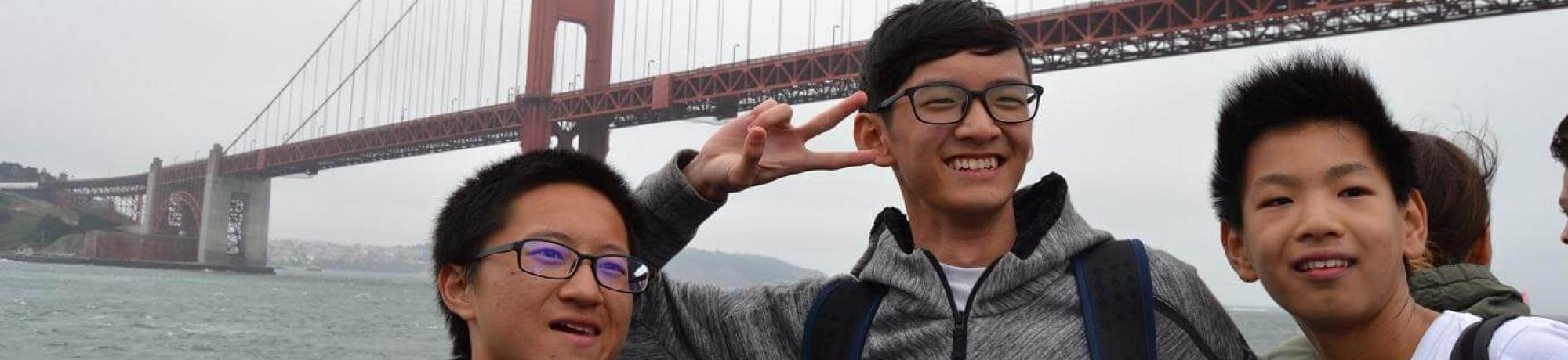 Students posing in front of the Golden Gate Bridge